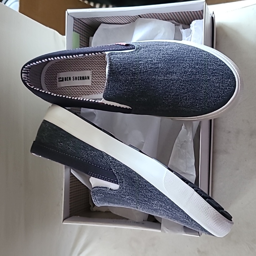 Ben Sherman Purcy slip on . Men's shoe size 8. Navy and white. - Picture 2 of 6